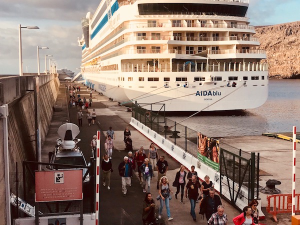 El crucero AIDAblu hace su primera escala en La Gomera