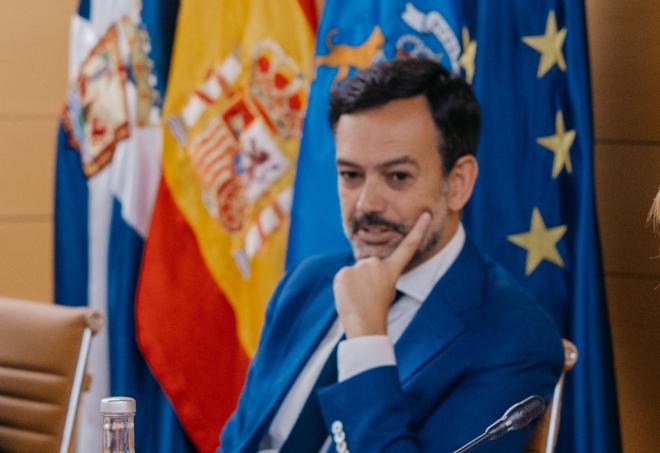El Cabildo informa al sector turístico sobre la evolución del incendio