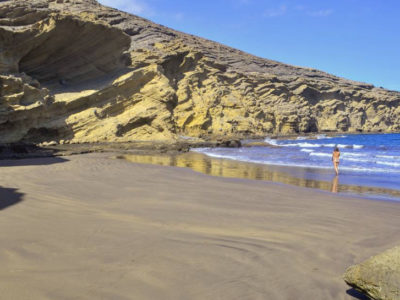 El Ayuntamiento prohíbe el baño en las playas de Pelada, Jaquita y El Cabezo
