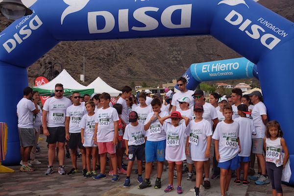 Más de cien personas marchan contra el cáncer en Valverde
