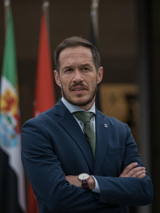 Necesitamos una respuesta global como sociedad ante el abandono de mayores en hospitales