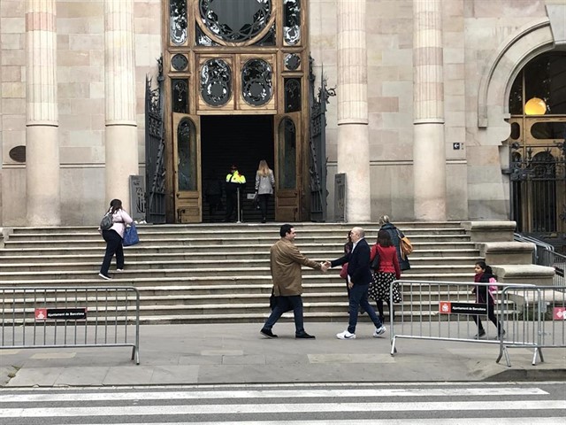 Condenan a 21 años de cárcel el exprofesor que abusó de cuatro alumnos en Barcelona