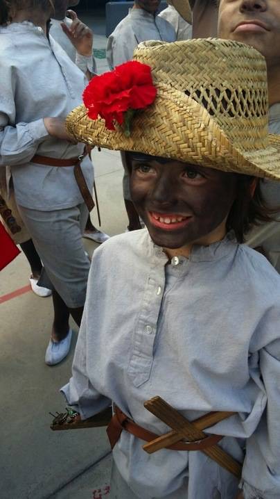 Cincuenta niños escenifican el 'Mataculebra' en el Puerto de la Cruz