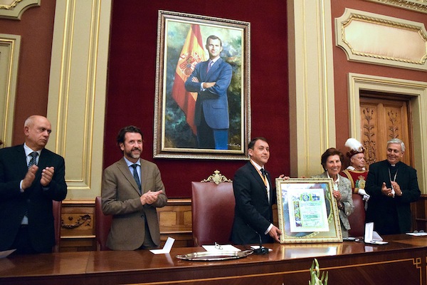 Santa Cruz entrega su Medalla de Oro al colegio Dominicas-Vistabella