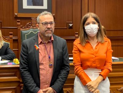 Los ediles Sergio Suárez y César Santana reciben las medallas acreditativas de concejales