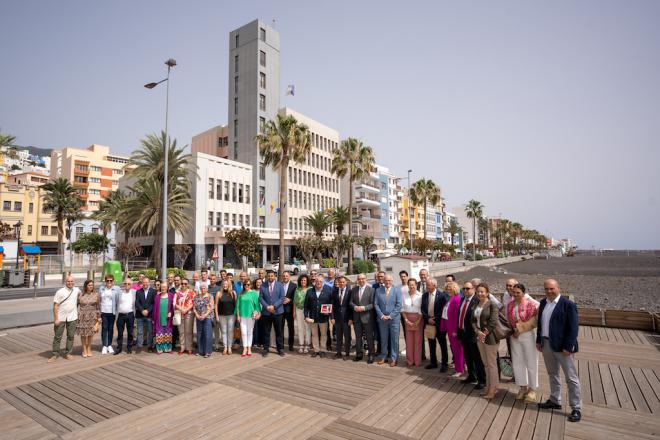 El Club Deportivo Mensajero recibe la Medalla de la Isla por su centenario