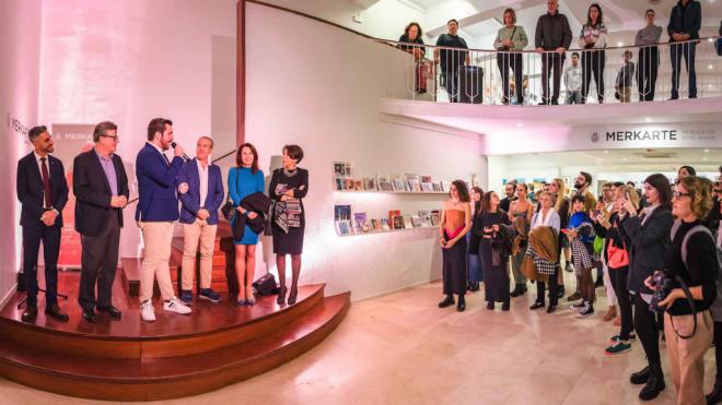 Abre Merkarte Navidad con obras de 40 artistas jóvenes