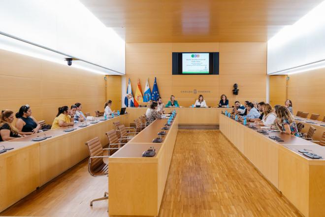 El Cabildo reúne la Mesa Insular del Pueblo Gitano