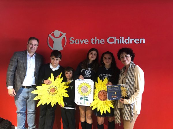 Niños y niñas de toda España se movilizan para apoyar a Ucrania