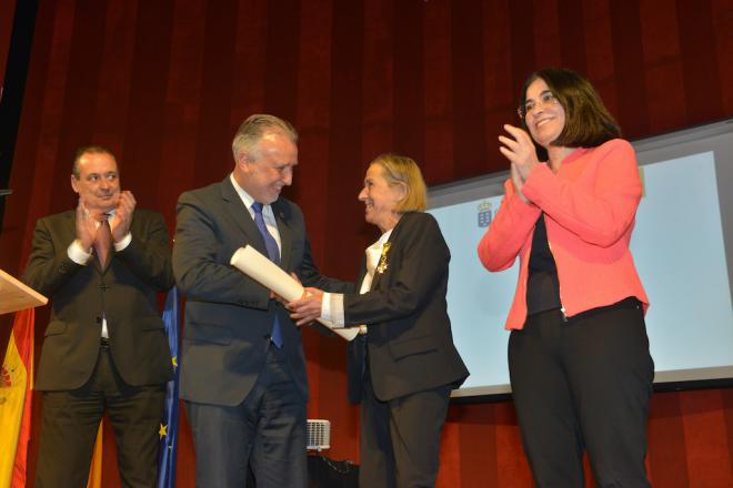 La pediatra María Teresa Cotonat, reconocida por el Ministerio con la Cruz Sencilla de la Orden Civil de Sanidad