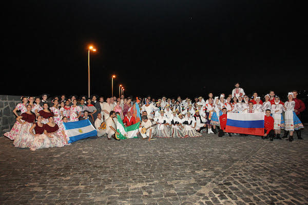 La XXIV Muestra Folclórica de los Pueblos hizo vibrar la bahía de El Médano