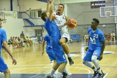 El RC Náutico Kia Tenerife se impone al Estudiantes en su estreno como local