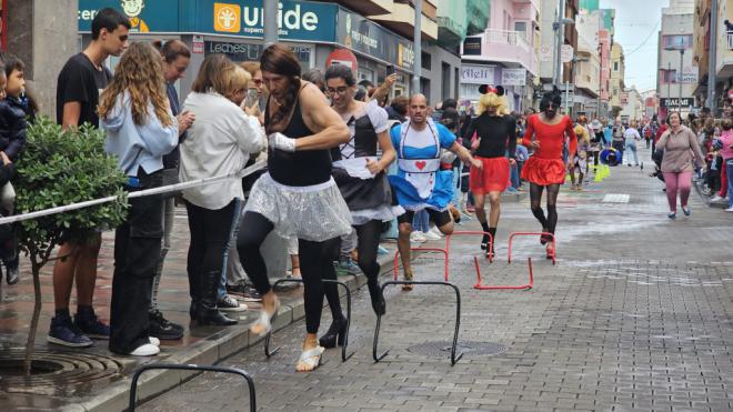 Daniel Eliecer Sosa gana la exitosa carrera de tacones del Carnaval de Telde
