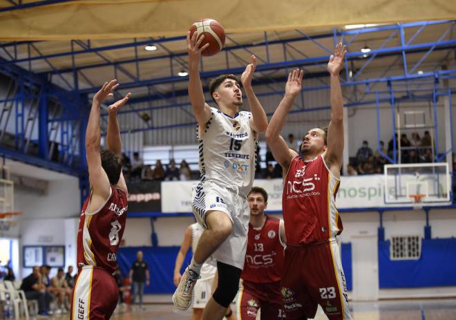 El RC Náutico ve rota su buena racha y se jugará el playoff en la última jornada