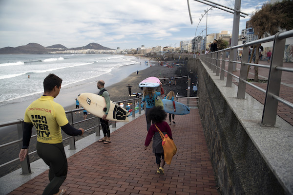 Nomad City Las Palmas comienza con una jornada de Surf en La Cícer