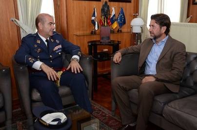 El presidente del Cabildo recibe al nuevo al jefe del Mando Aéreo de Canarias
