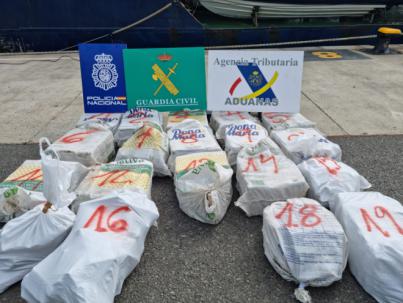 Intervenido en aguas al sur de Canarias un pesquero cargado con 560 kilos de cocaína