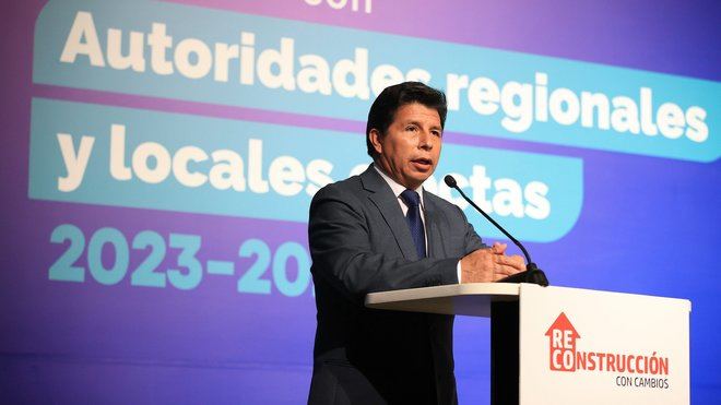 El presidente de Perú anuncia la disolución del Congreso y la convocatoria de nuevas elecciones