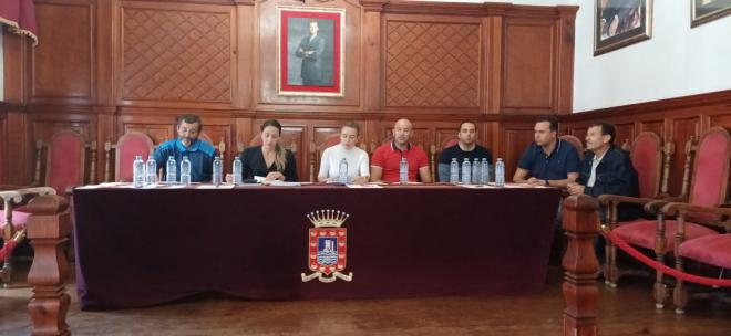 Angélica Padilla lamenta no poder contestar a las críticas del PSOE
