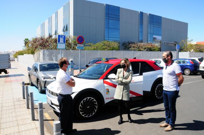 El primer taxi 100% eléctrico ya circula por las calles de San Bartolomé de Tirajana