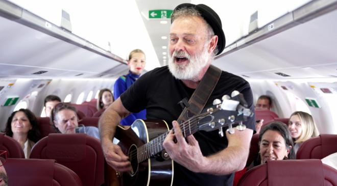 Binter sorprende con un concierto en pleno vuelo de Madrid a Gran Canaria