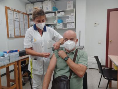 La campaña de vacunación contra la gripe comienza en todos los centros de salud de Canarias