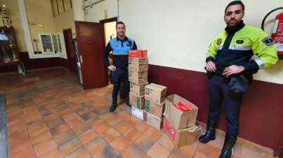 La Policía Local de Santa Cruz recibe diferentes donaciones que suman 27.180 guantes, 1.250 mascarillas y 900 batas