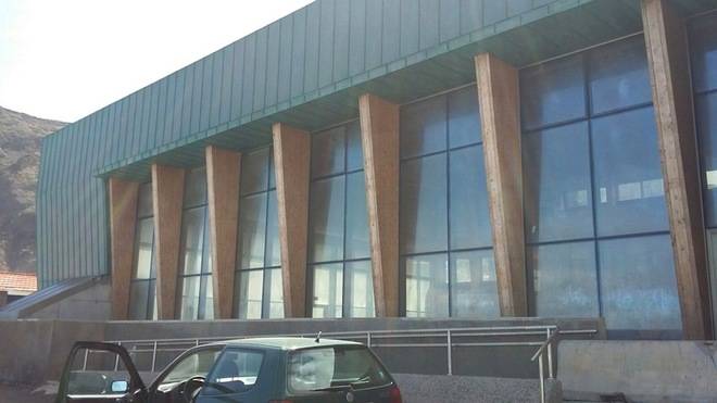 La piscina de Santa Catalina, 3,5 millones de euros y cerrada