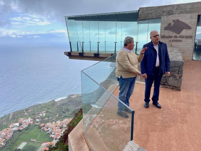 Cabildo y Ayuntamiento acuerdan un plan de actuaciones para el embellecimiento de Agulo