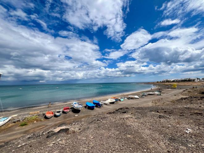 La Playa de Los Pozos permanece cerrada al baño