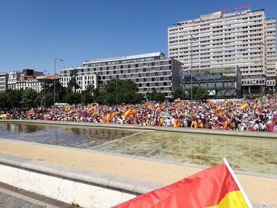Miles de personas protestan en Madrid contra el indulto a los presos del 'procés'