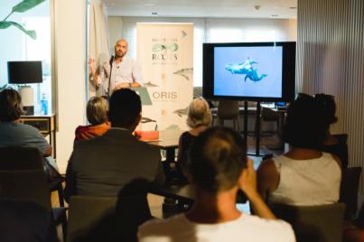 El fotógrafo submarino Francis Pérez reclama más protección para preservar el frágil corredor de cetáceos de la franja de Abama