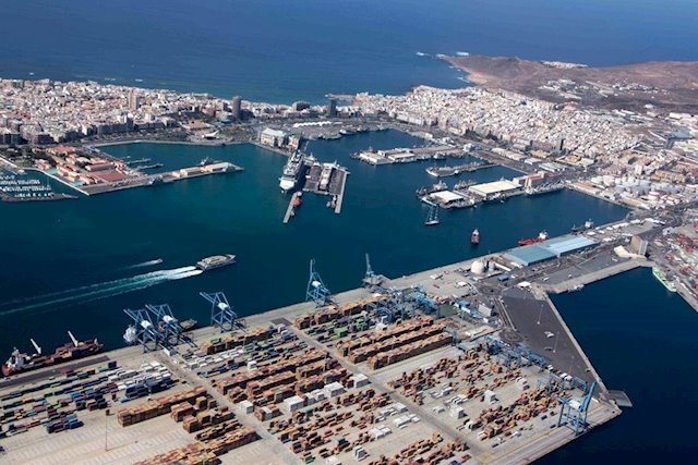 Los puertos de Tenerife y Las Palmas concentran el 91% de las importaciones canarias con España