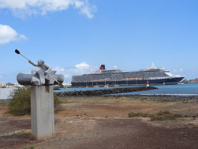 El Queen Victoria atraca por vez primera en Puerto del Rosario