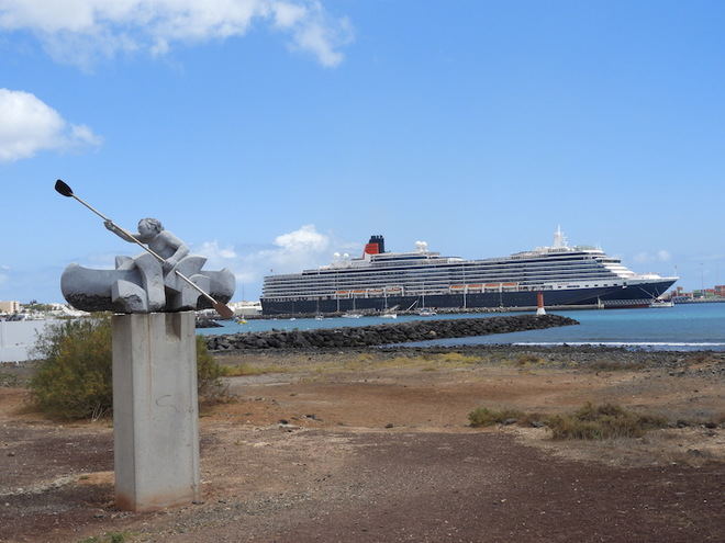 El Queen Victoria atraca por vez primera en Puerto del Rosario