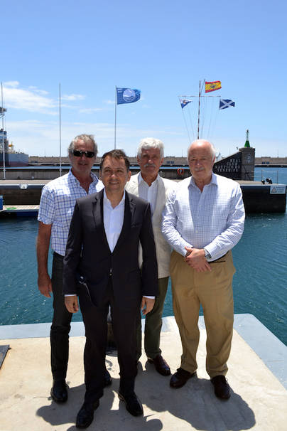 Izado de la Bandera Azul de Puertos en el RCNT