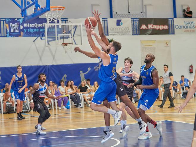 El Náutico de Tenerife vuelve a ganar