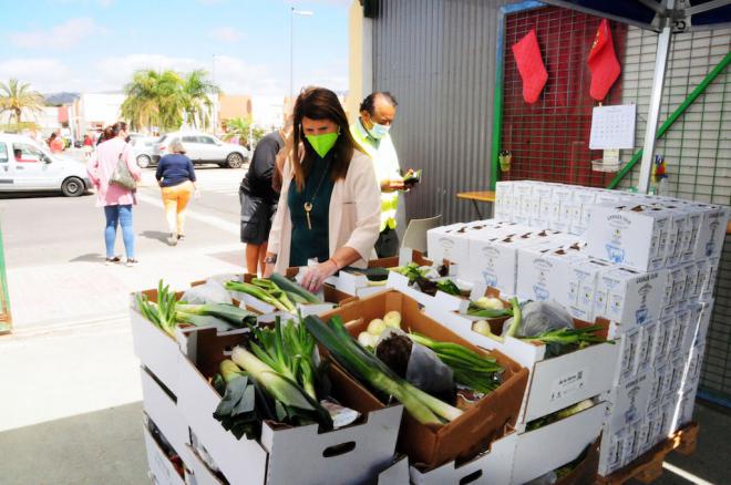 Servicios Sociales reparte 360 cestas saludables con productos km0