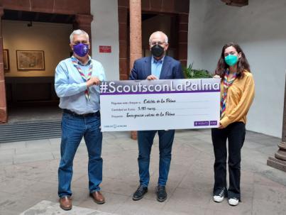 El Cabildo de La Palma recibe una donación de la entidad juvenil Scouts de España