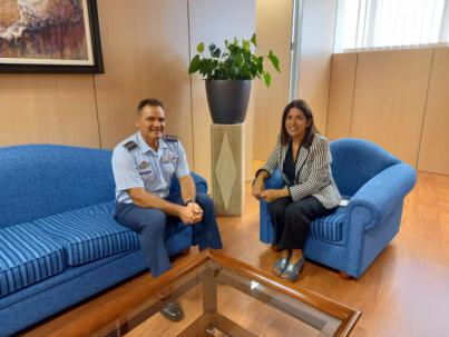 La alcaldesa recibe al nuevo jefe de la Base Aérea y del Ala 46