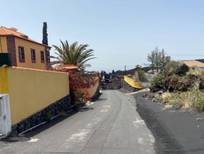 El Cabildo inicia la recuperación de varias vías en Las Norias de Abajo para dar acceso a una veintena de viviendas aisladas por el volcán
