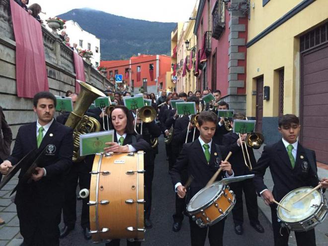 Las bandas de música realejeras recuperan tras dos años el sonido de la Semana Santa en las calles