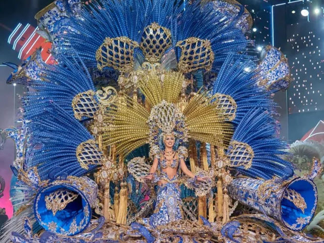 Adriana Peña Fumero, con la fantasía “Lisboa”, Reina del Carnaval 2023