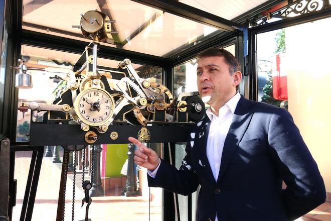 Culmina la restauración del antiguo reloj del Mercado Ntra. Sra. de África