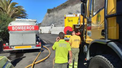 El Cabildo reparte más de 3,8 millones de litros de agua a viviendas afectadas por la erupción