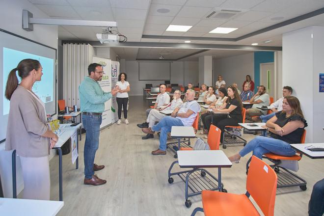 Cabildo y Fundación Cepsa entregan 120 kits de ahorro energético