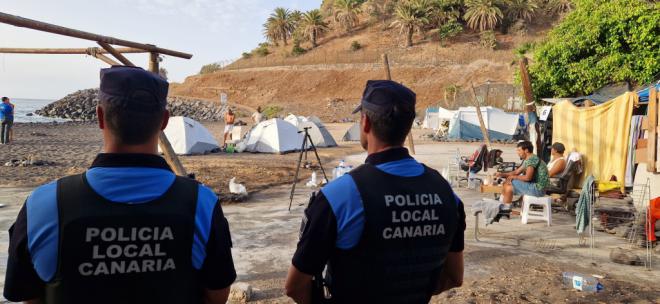Usuarios de 12 casetas de la playa del Parque Marítimo dejan voluntariamente la zona