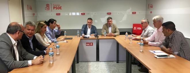 Los secretarios insulares de Canarias cierran filas con el secretario regional