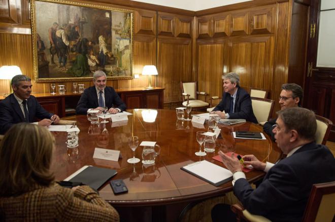 Gobierno y Ministerio de Agricultura abordan las necesidades del campo canario