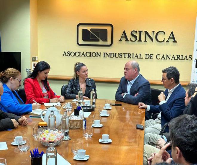 “ Pedro Sánchez incumple con los acuerdos que firma y lo pagamos todos los canarios en la cesta de la compra”